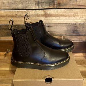 Dr. Martens women's black boot "Dorrian"